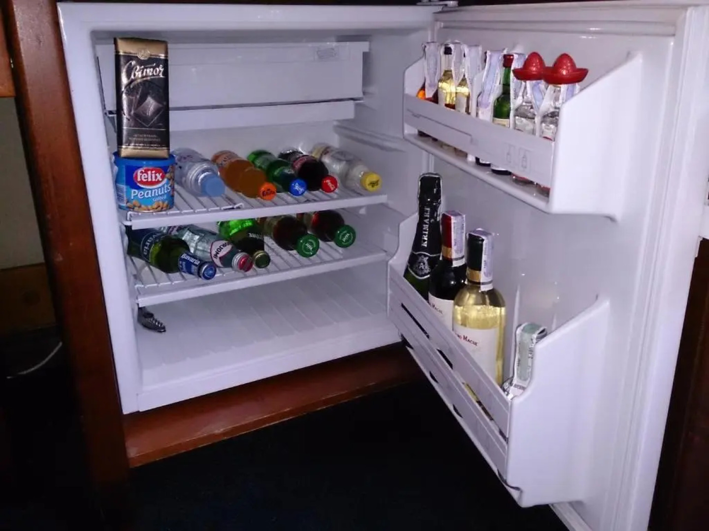 Навария Нова отель возле Озера