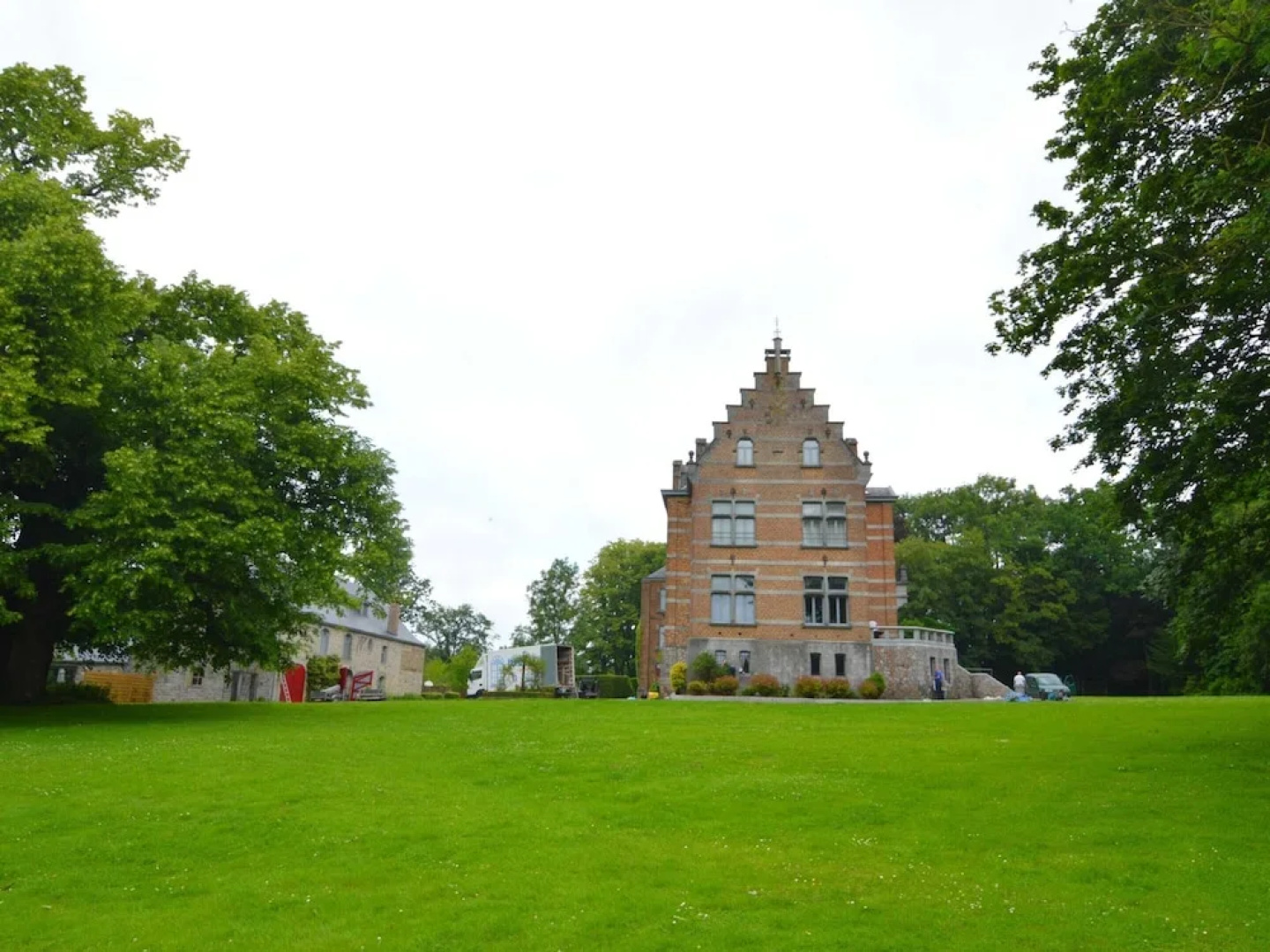 Gesves Castle Grounds Retreat