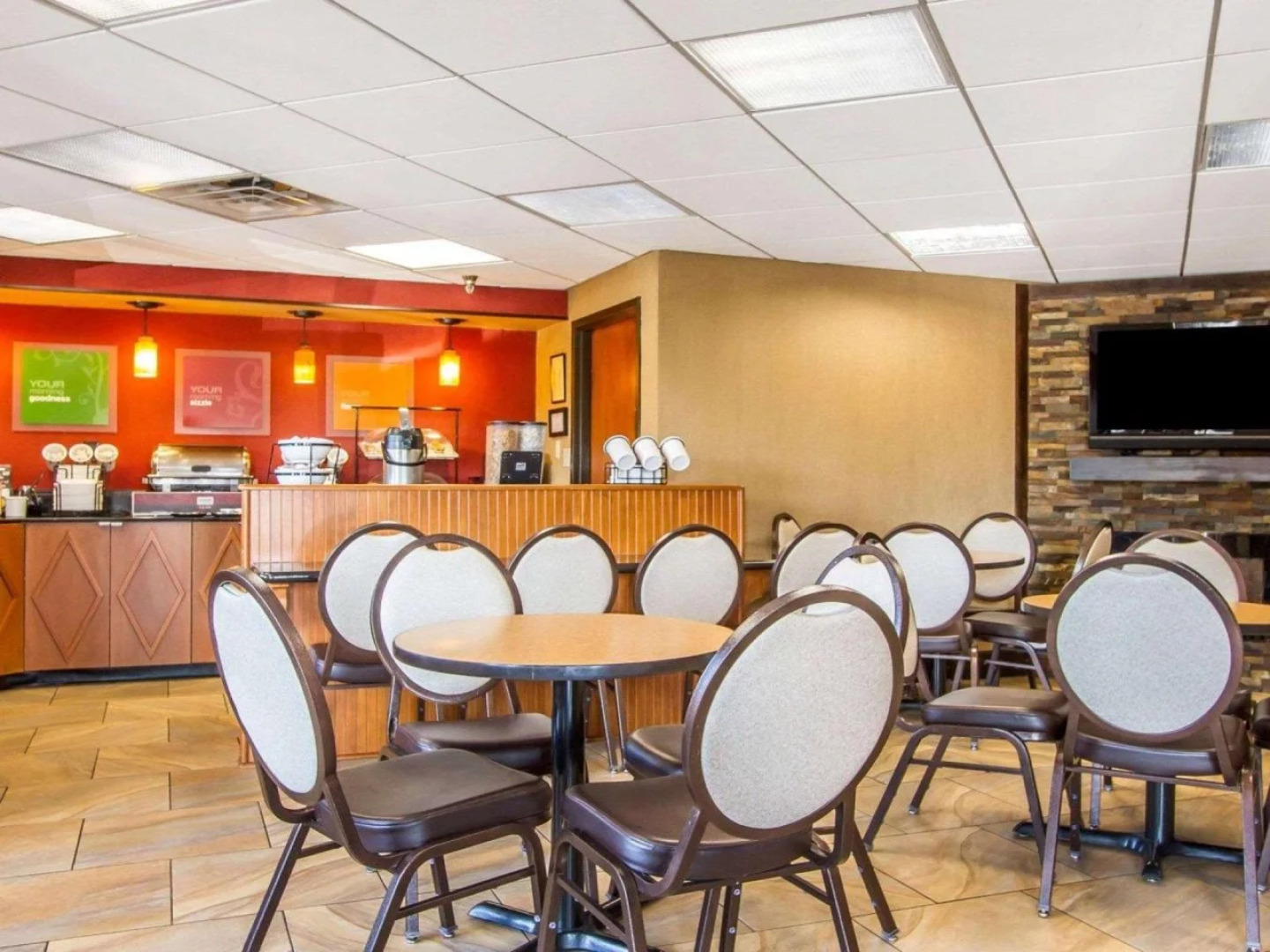 Rodeway Inn & Suites Clarksville near Governors Square Mall