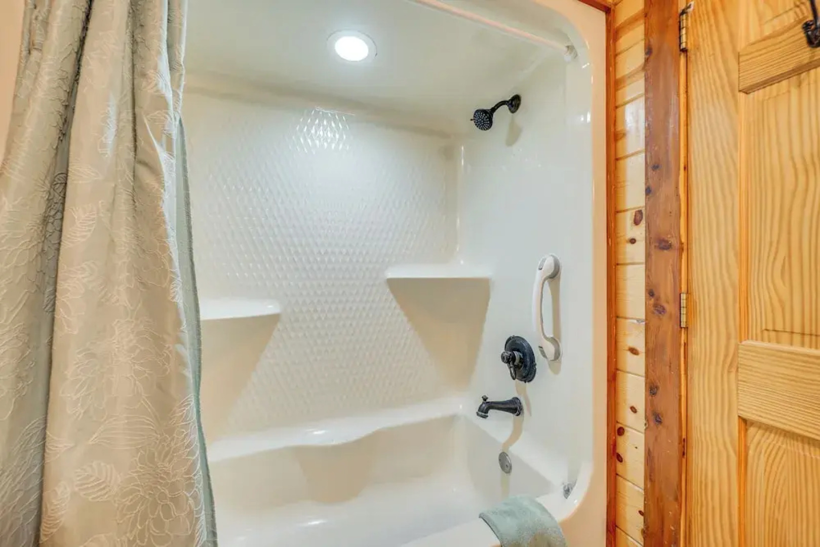 Cabin w/ Hot Tub & Wraparound Deck in Broken Bow!