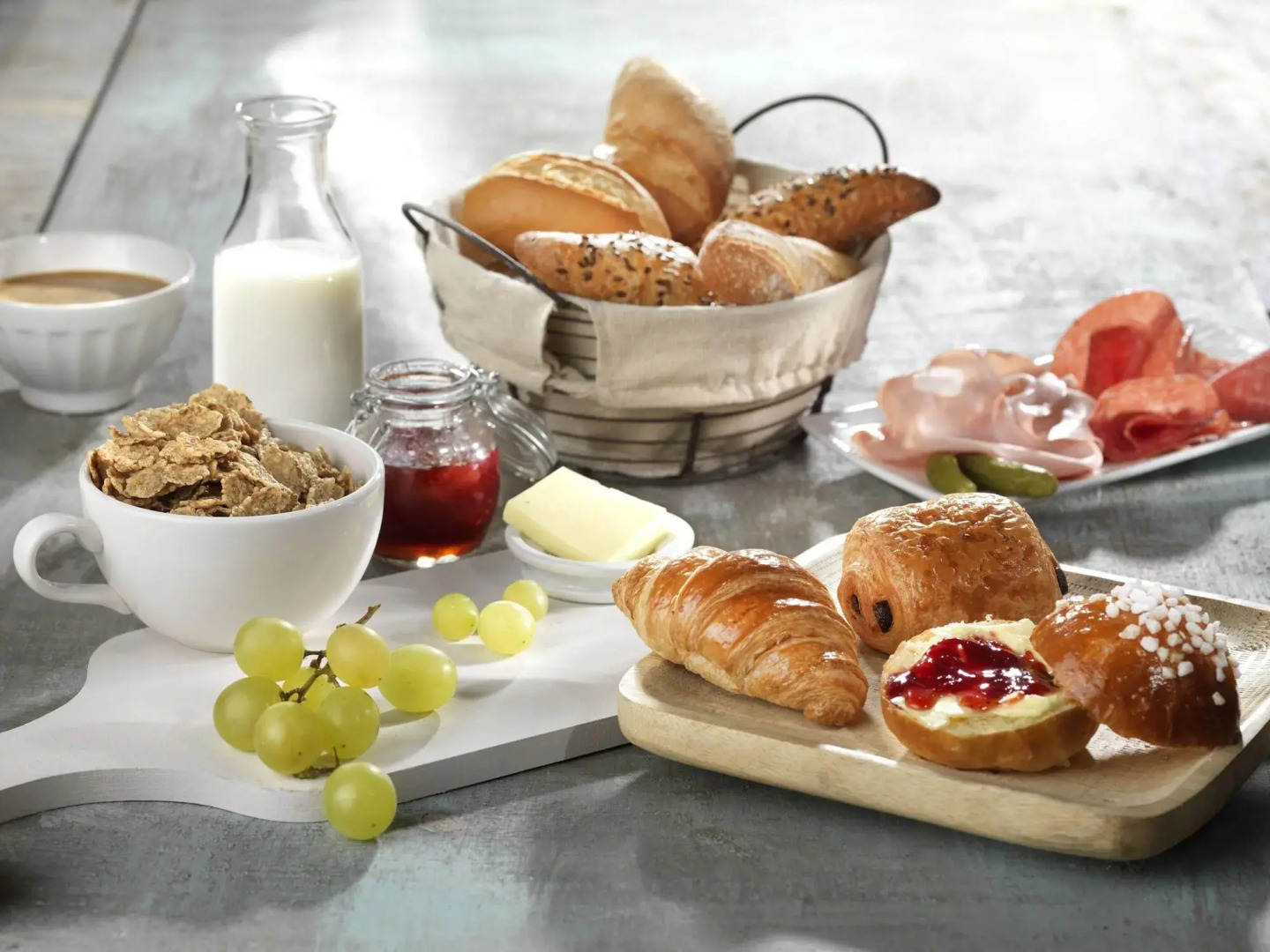 Disney's Hotel New York - The Art of Marvel