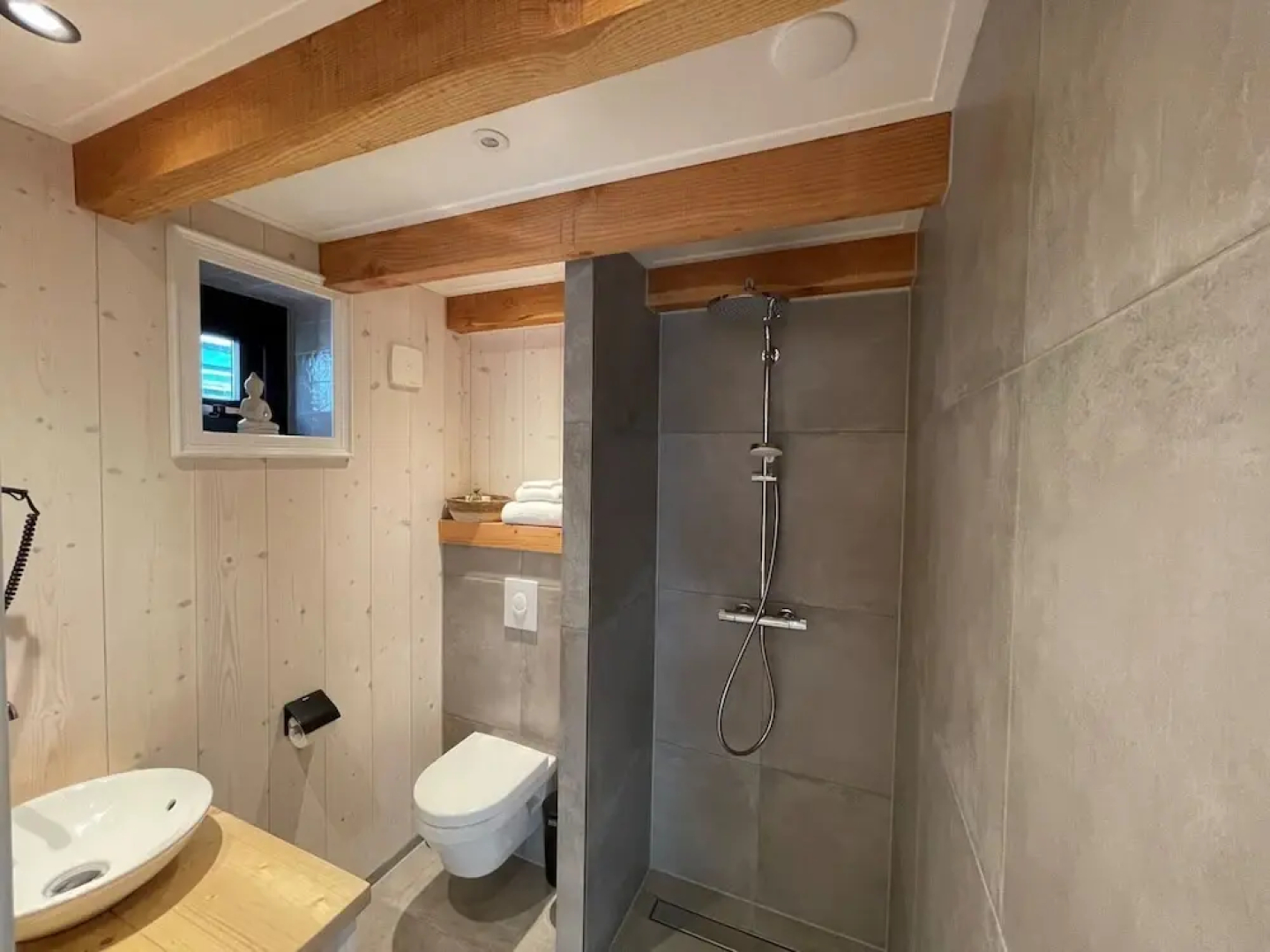 Inviting Chalet in Monnickendam With Garden