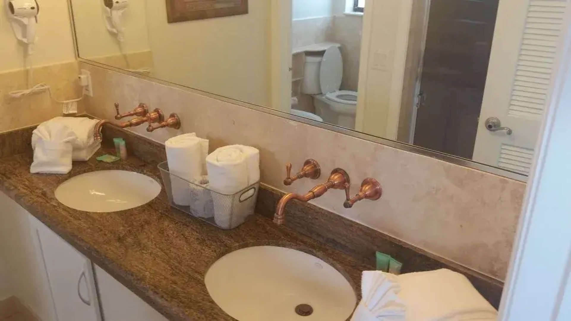 Smuggler's Cove Resort and Marina