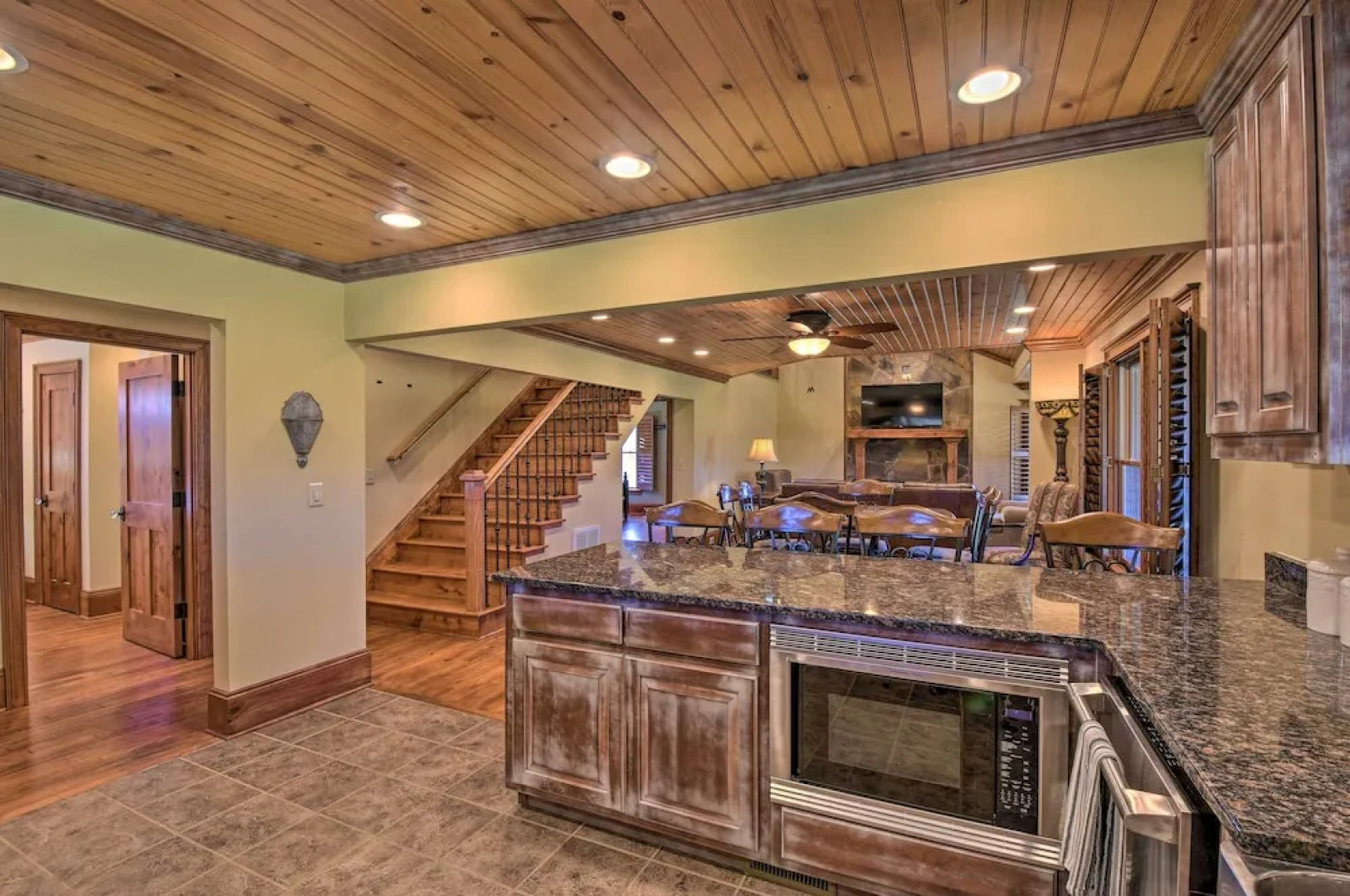 Clarkesville Ranch Cabin w/ Screened-in Porch!