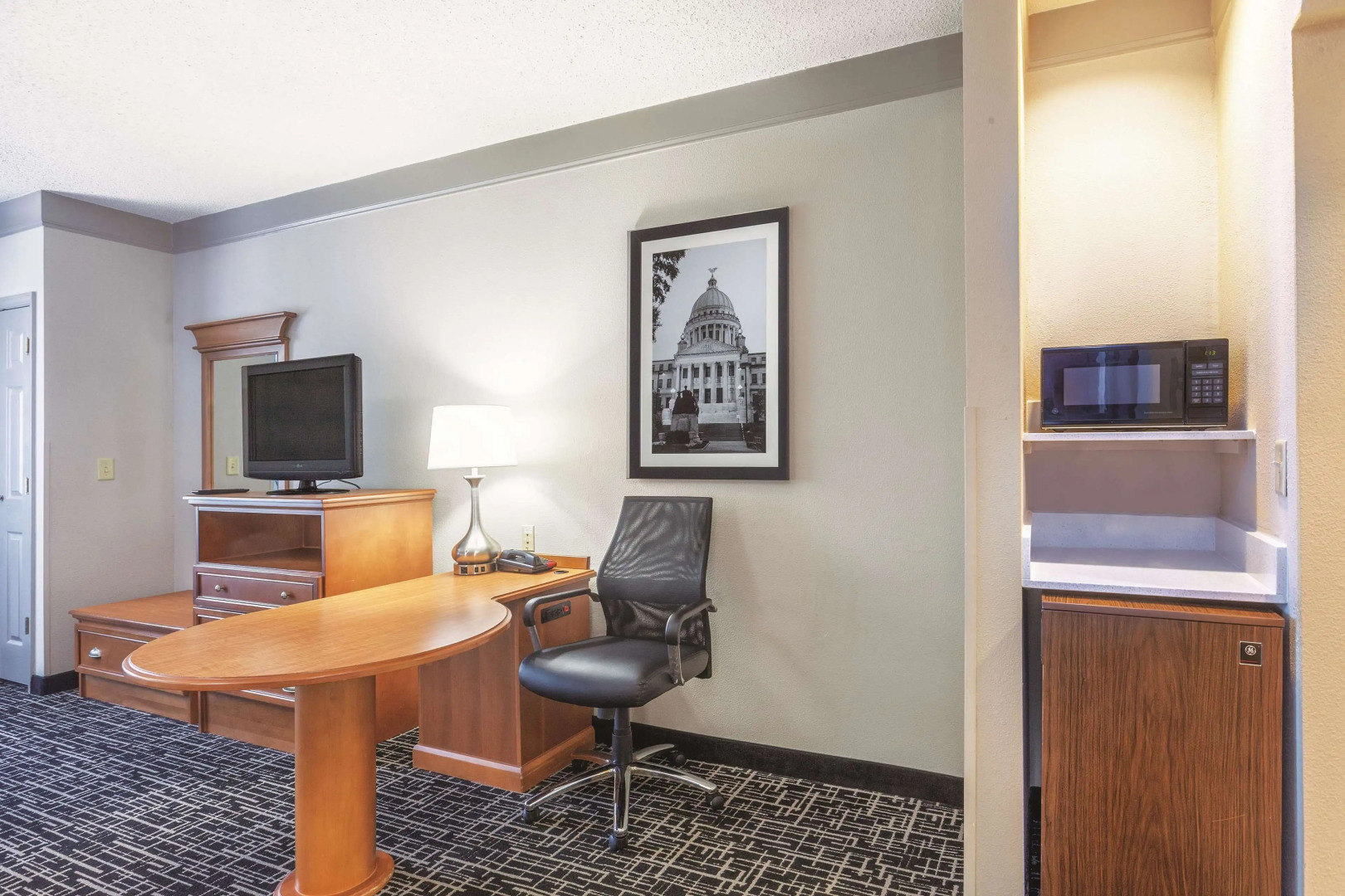 La Quinta Inn & Suites by Wyndham Jackson Airport