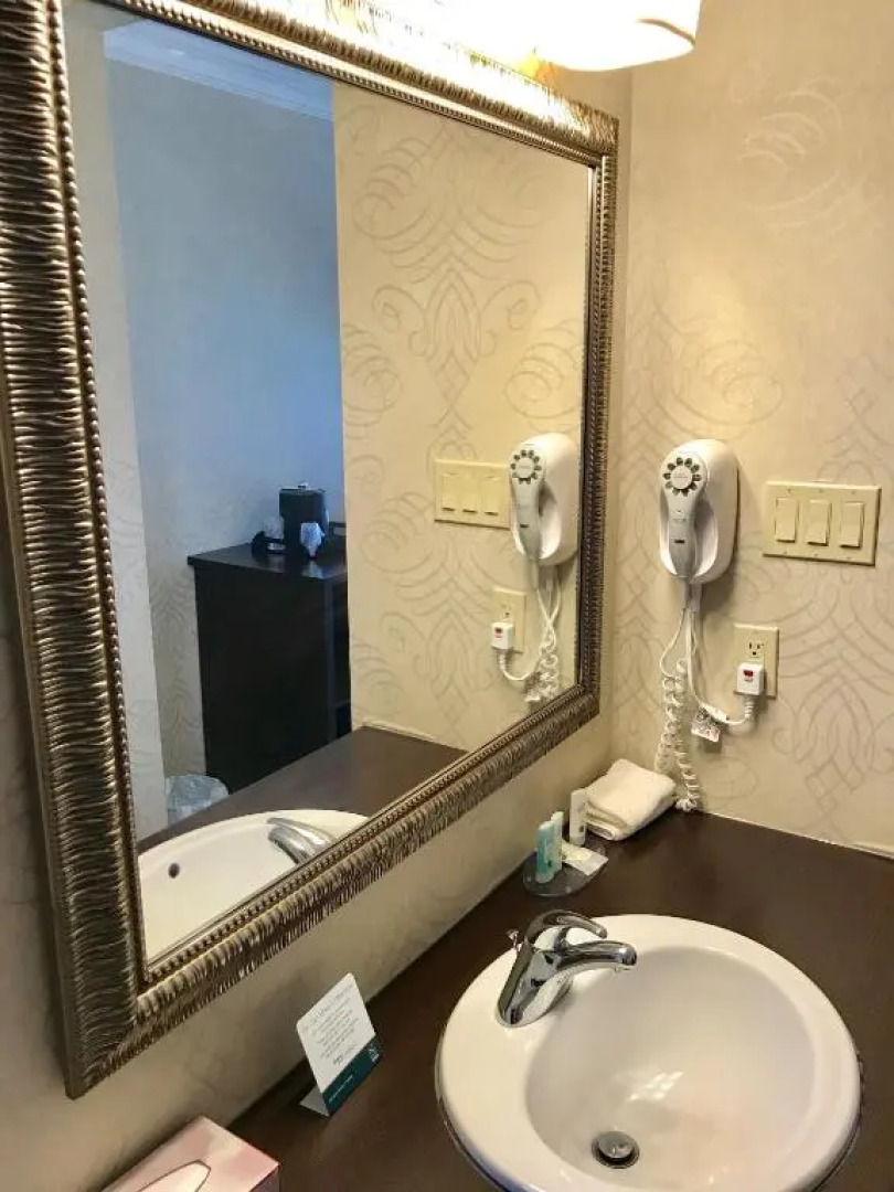 Festival Courtyard Inn