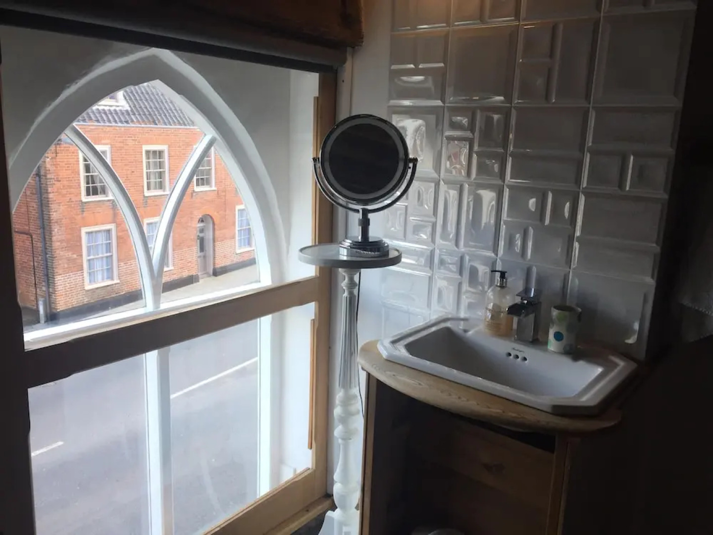 Rooms at no Three, Chameleon House