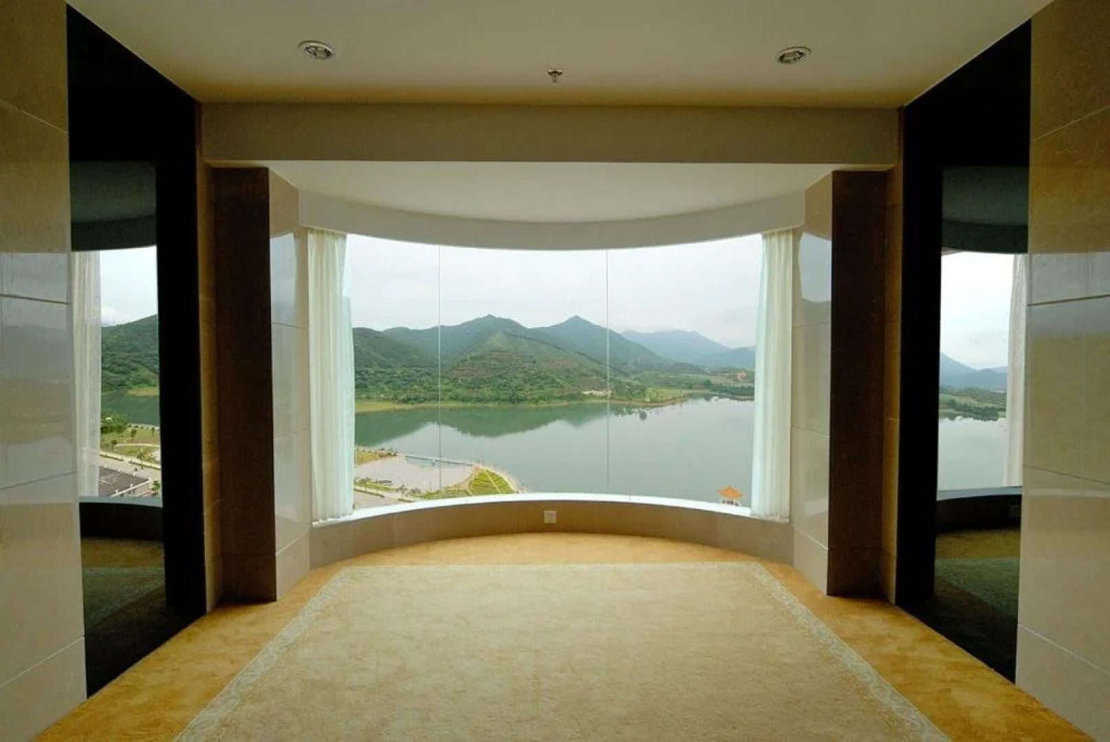 East Lake International Hotel