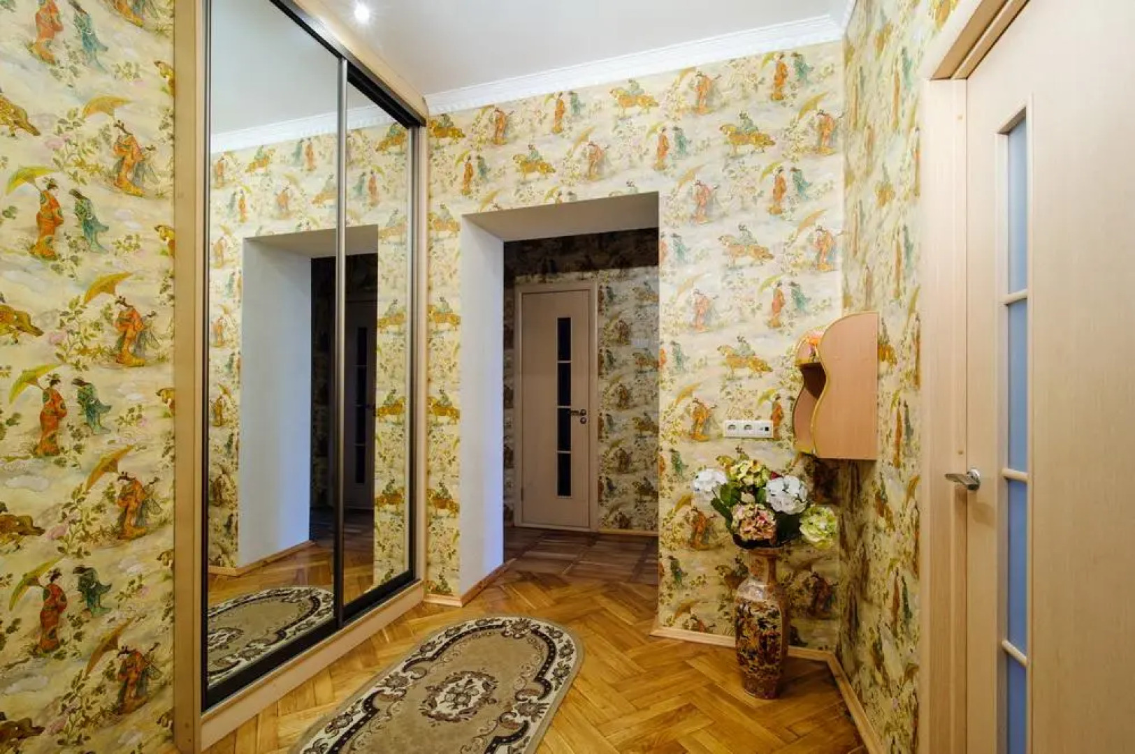 Апартаменты двухкомнатные на проспекте Независимости 44