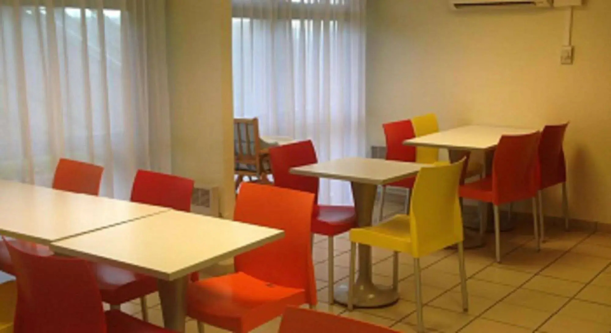 Premiere Classe Niort Est - La Crèche