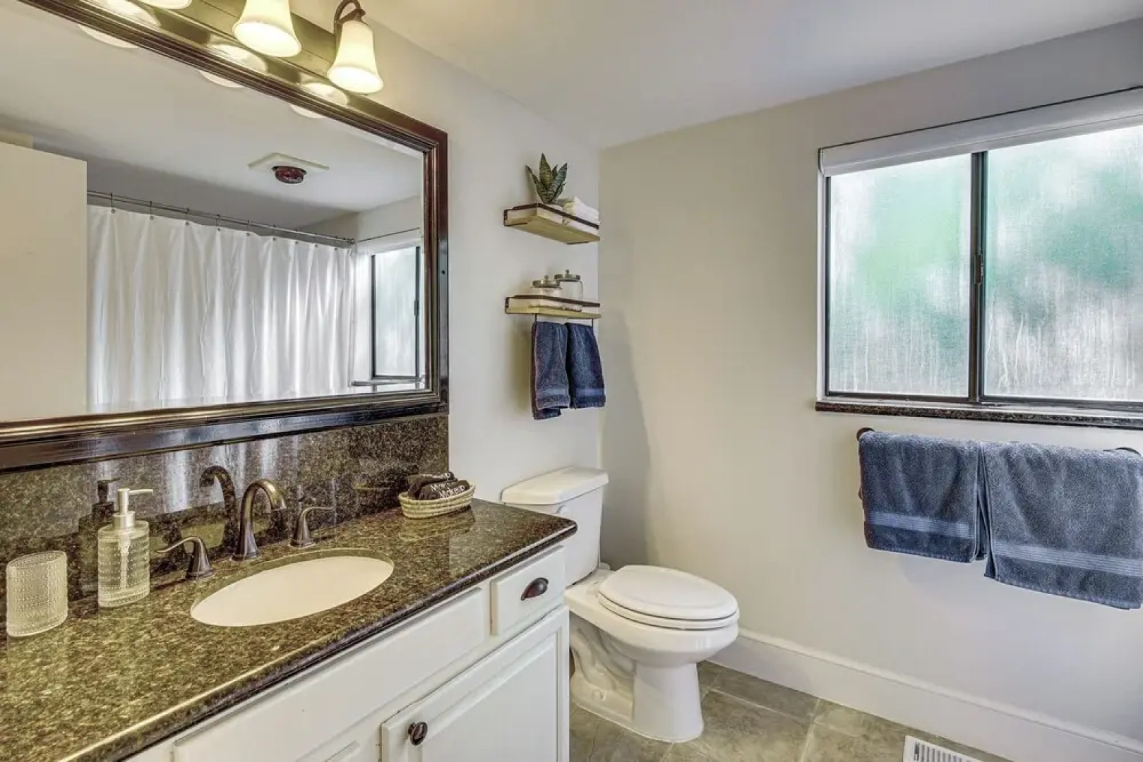 Hot Tub & Mtn Views: Charming Utah Canyon Retreat