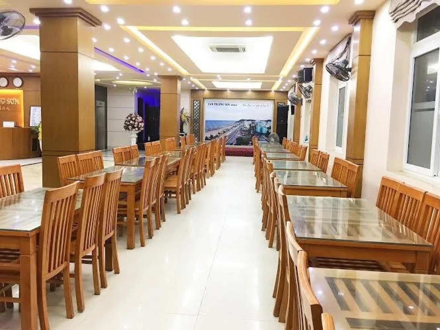 Khach san Tan Truong Son