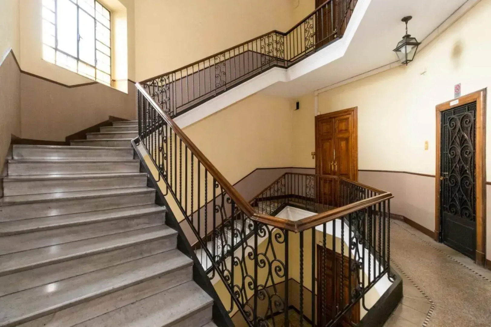 BOOK NOW! Apt x4 a few steps from Valentino's Park