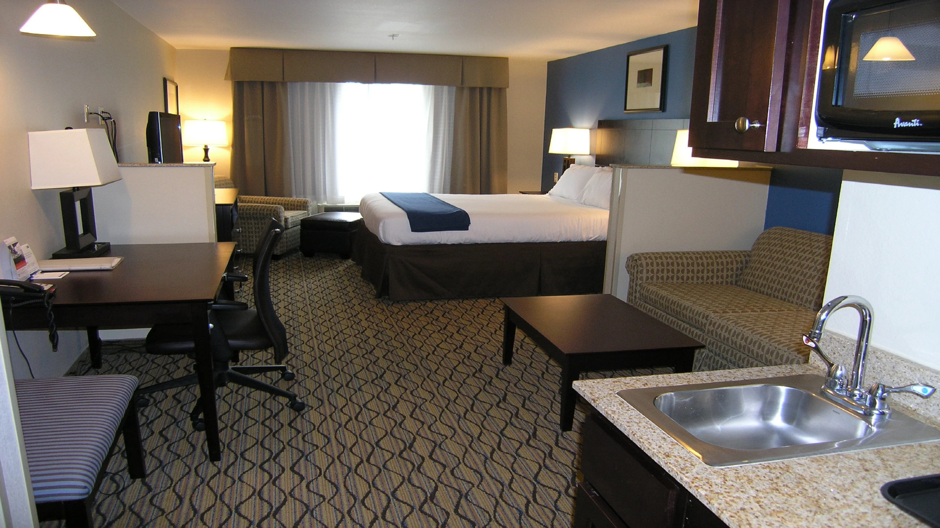 Holiday Inn Express & Suites Belle Vernon by IHG