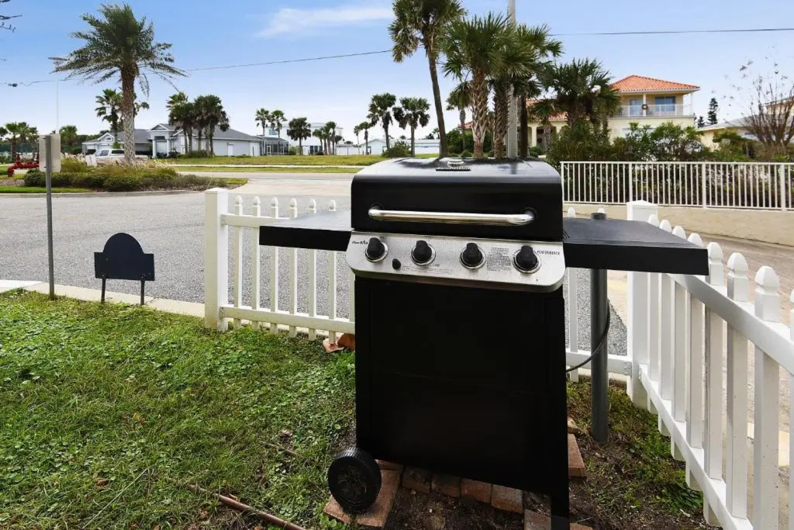 Pat's Paradise - 7030N