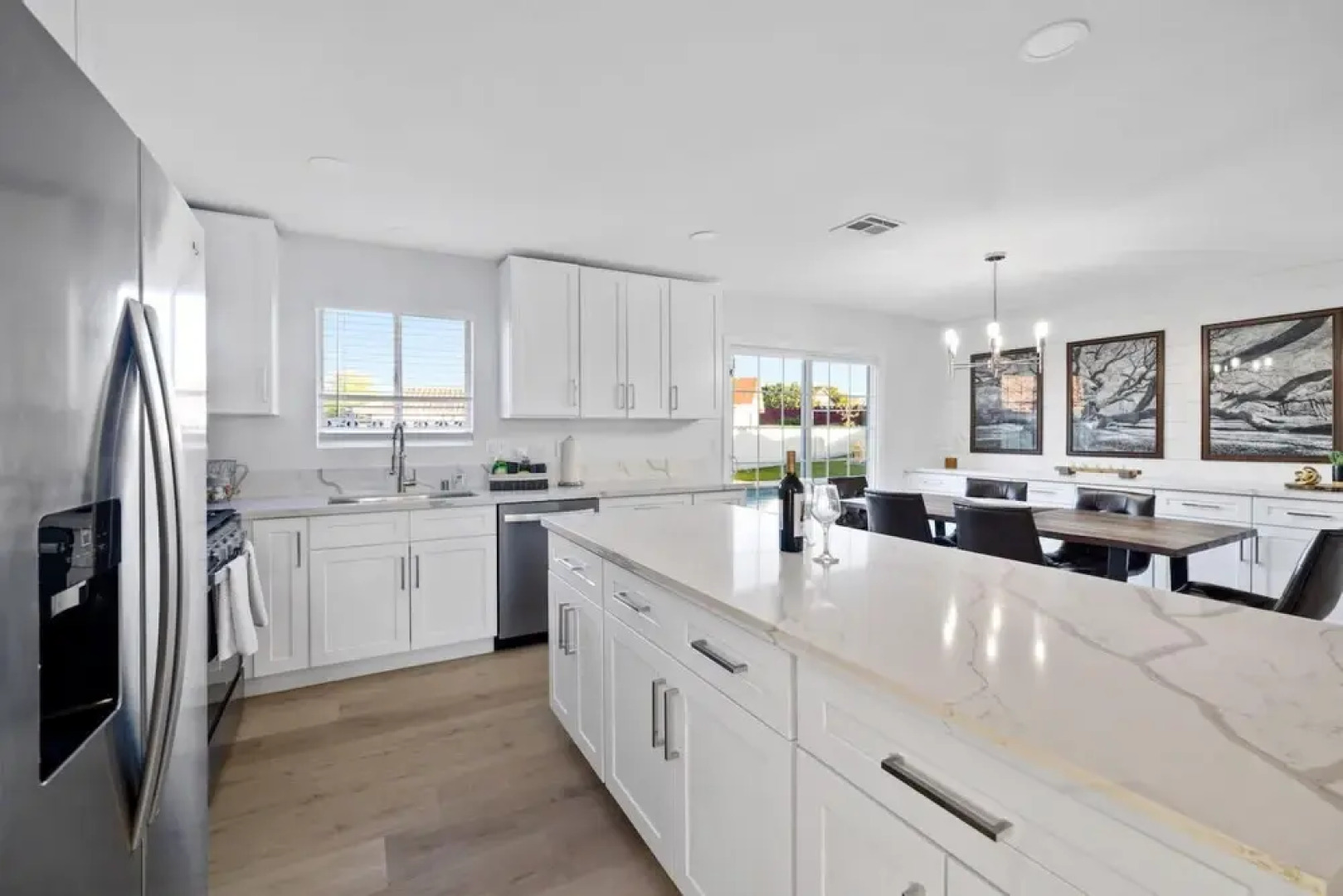 Saratoga A Bright Modern Pool Home in Vegas