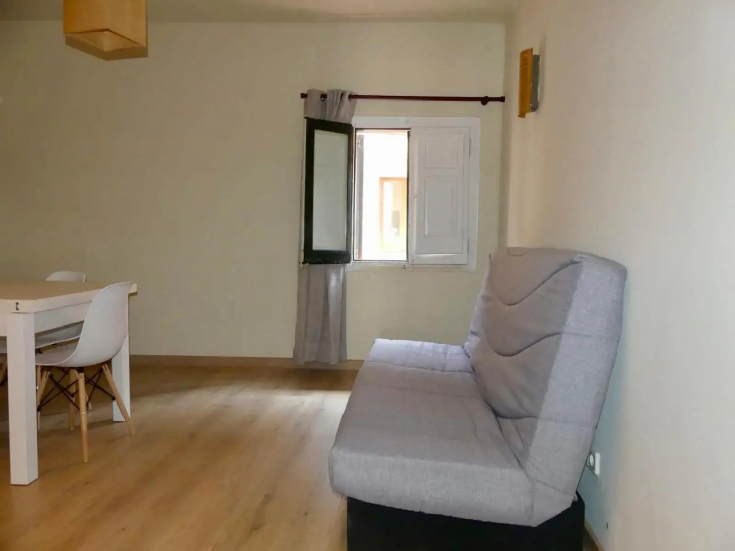 DÚPLEX Acollidor al Centre de Vic APTGARBI