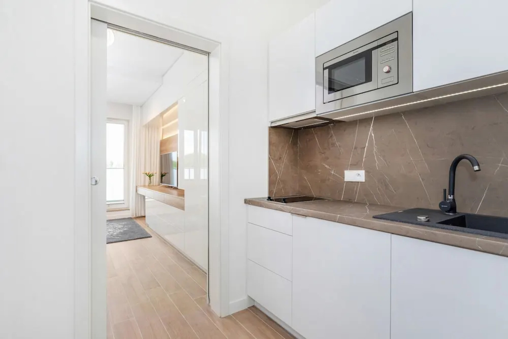 Aquamarina Onyx Apartments by Renters