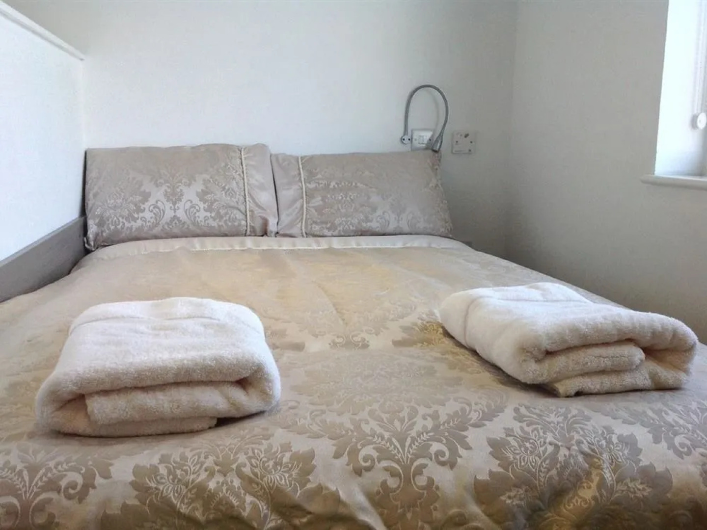 B4H Studios - The Hatbox