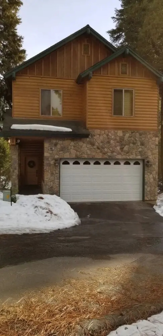 Spacious 4br/3ba. Continuous hot Water Tank! 4 Bedroom Home by Redawning