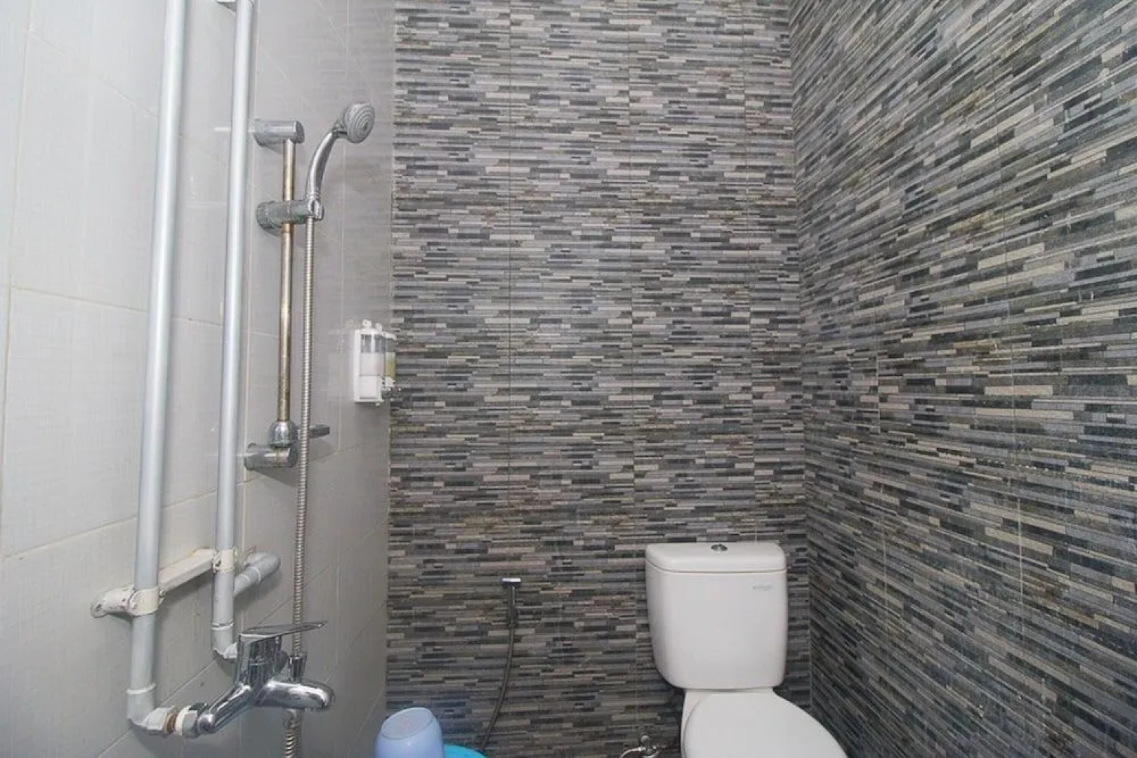 RedDoorz Plus Syariah near Alun Alun Sampang