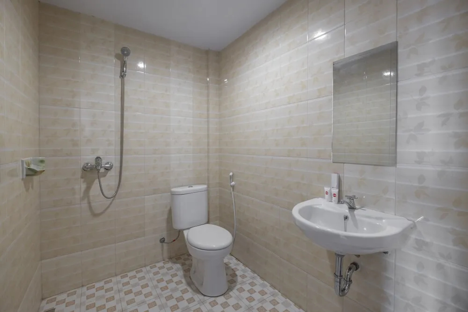 OYO 1633 Hotel Darma Nusantara 3