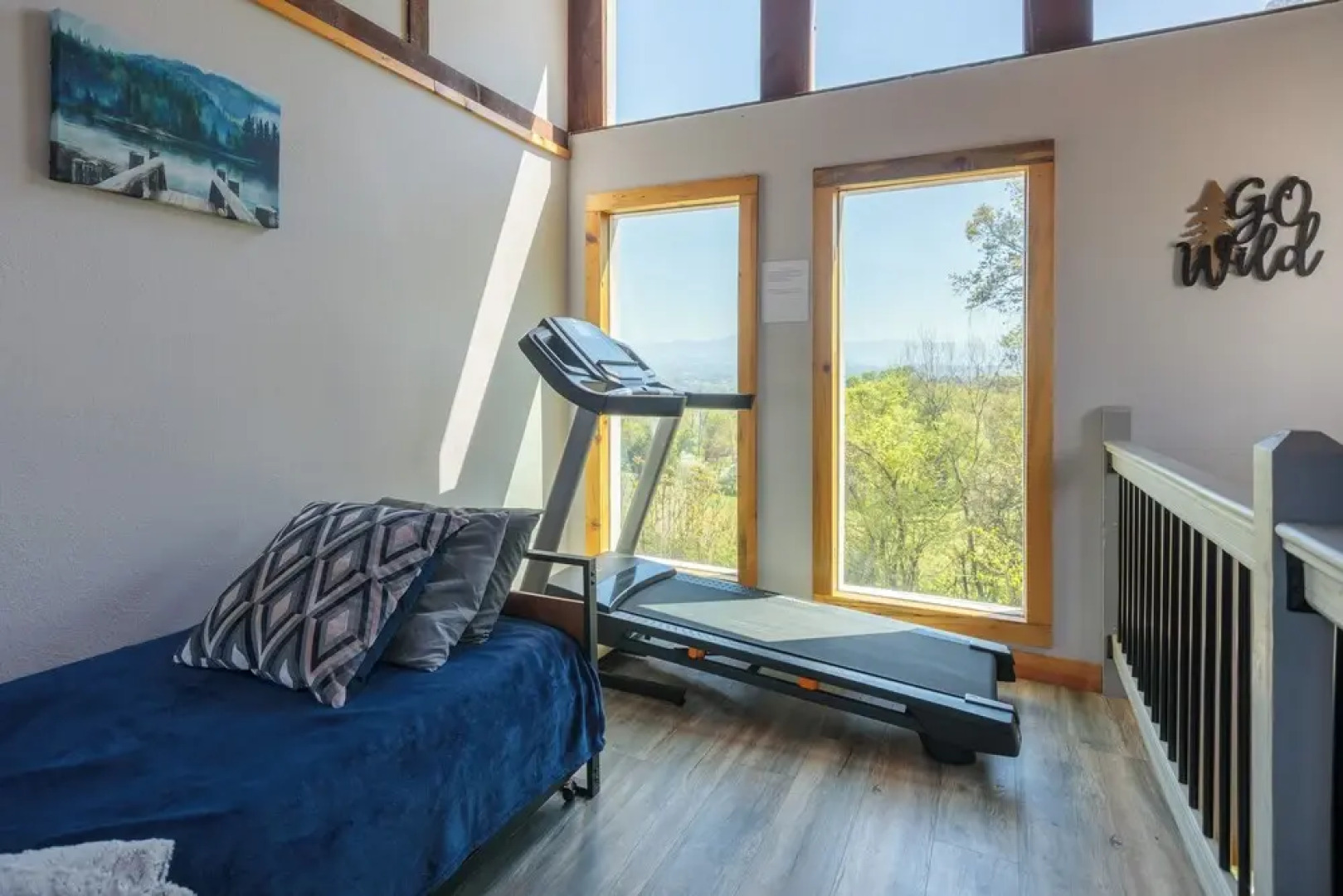 Hot Tub & Mini Golf: Mtn-view Haven in Kodak!