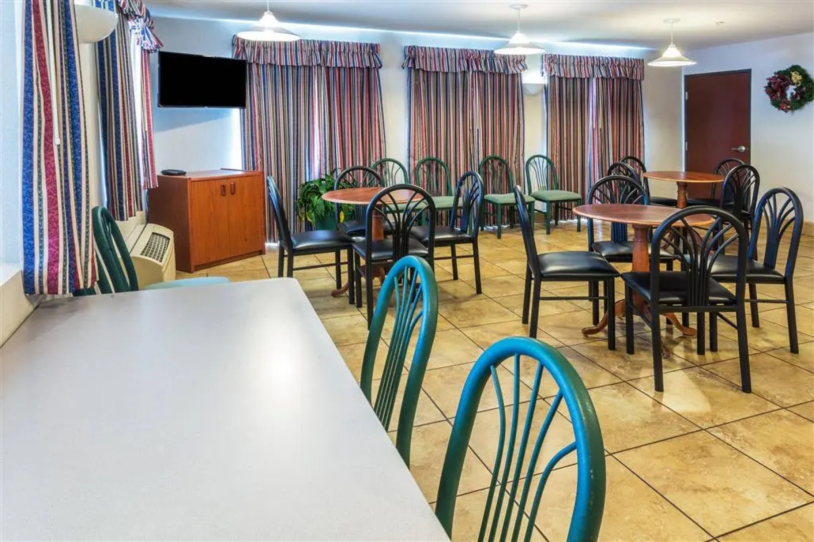 Super 8 By Wyndham Gresham Portland Area OR