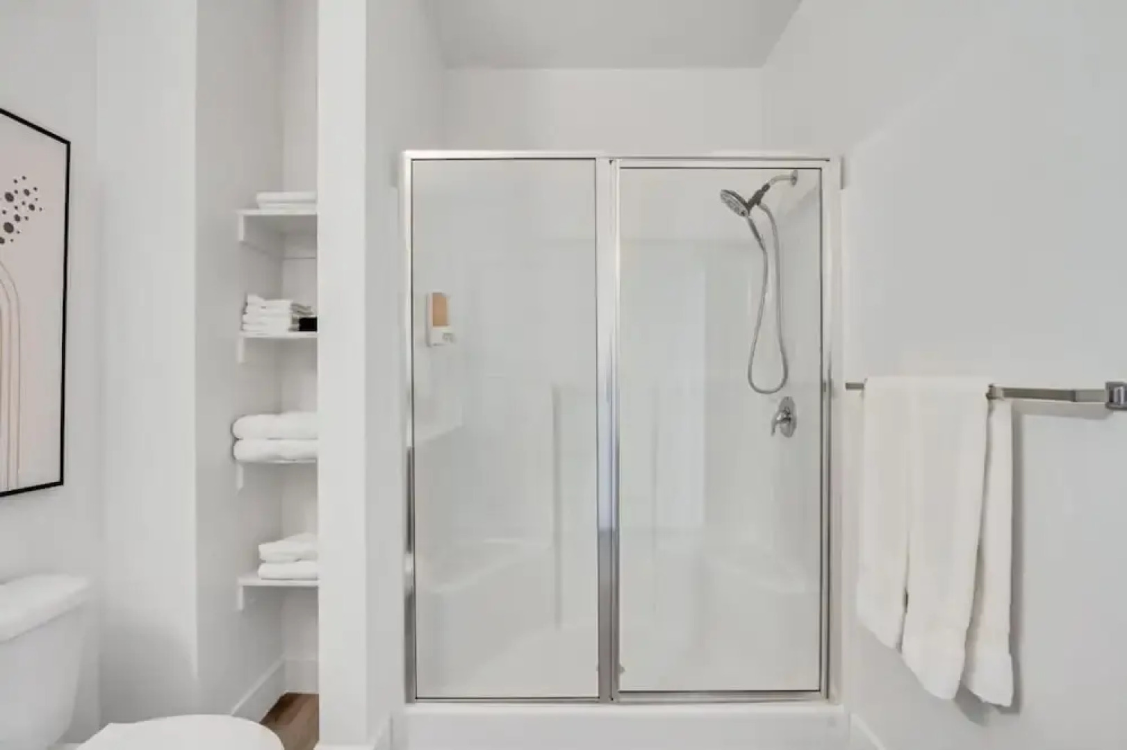 Upscale 2BR w Pool Gym Near Hill AFB