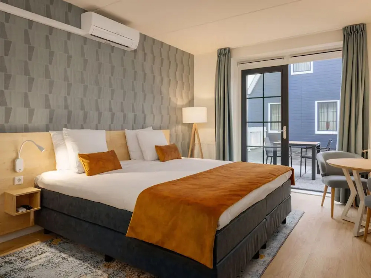 Nice Hotel Room Only 1 km From Volendam Centre