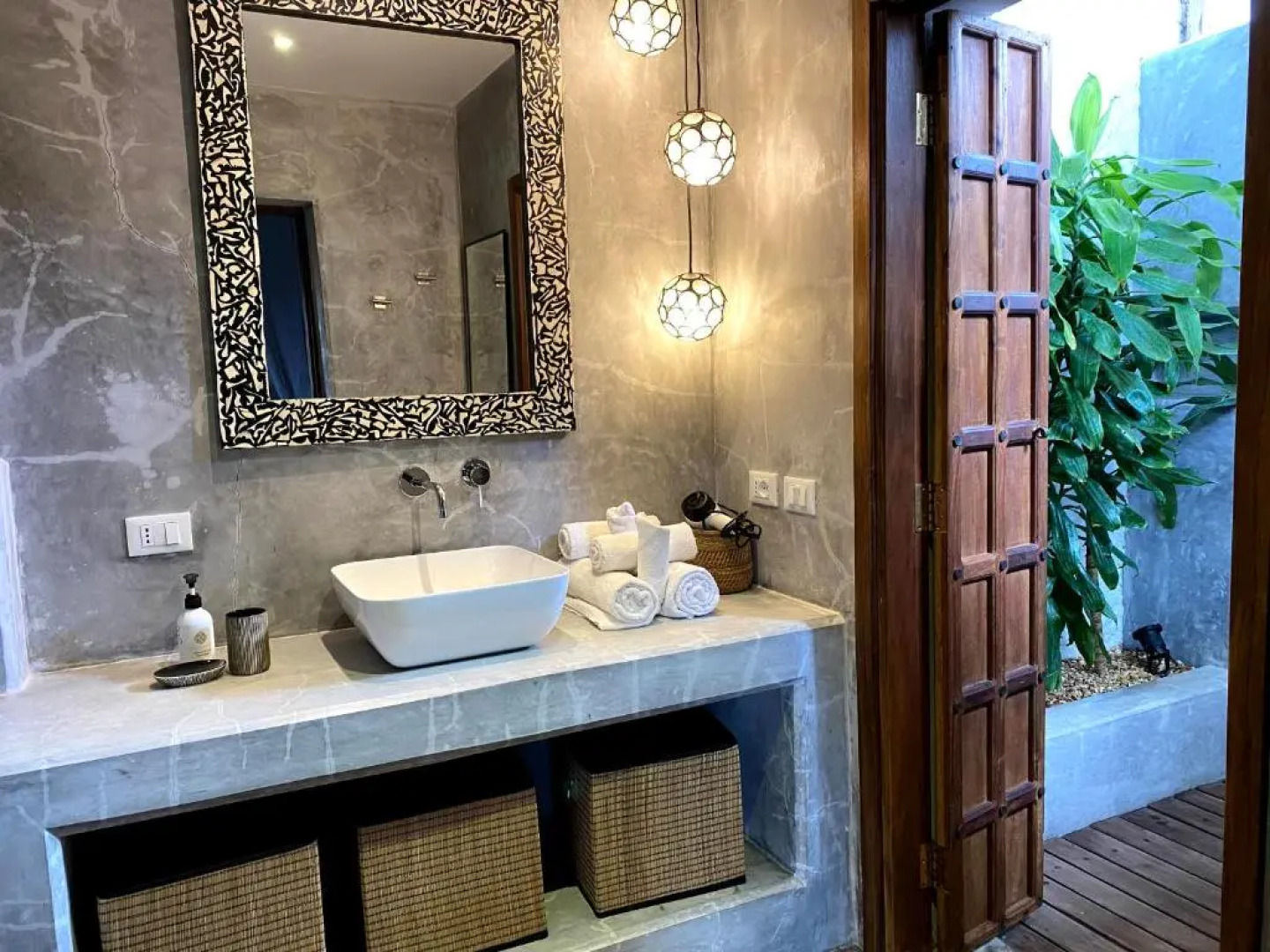 Joya' Beach Suites & Villa