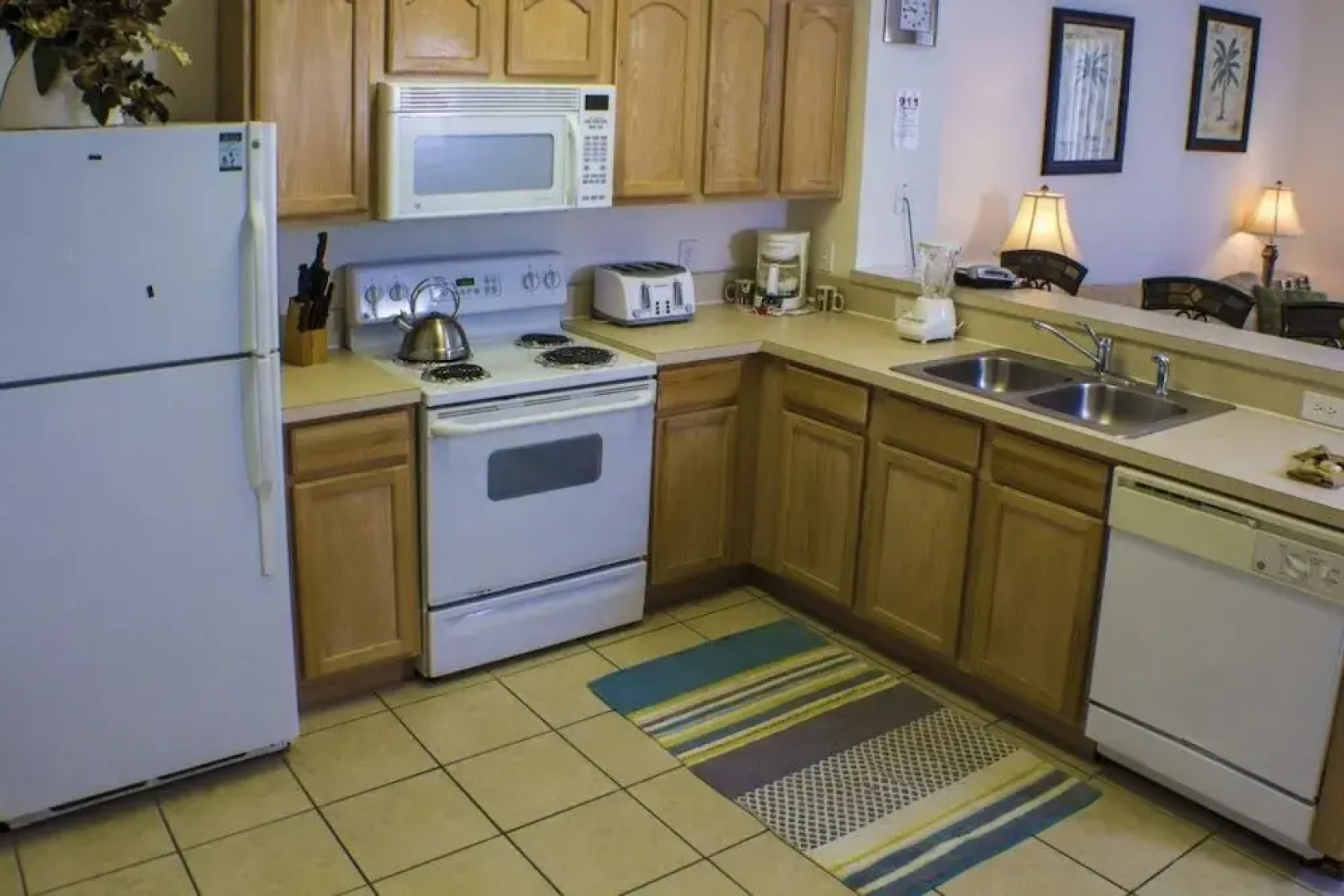 Neil's Windsor Hills Townhouse by RedAwning