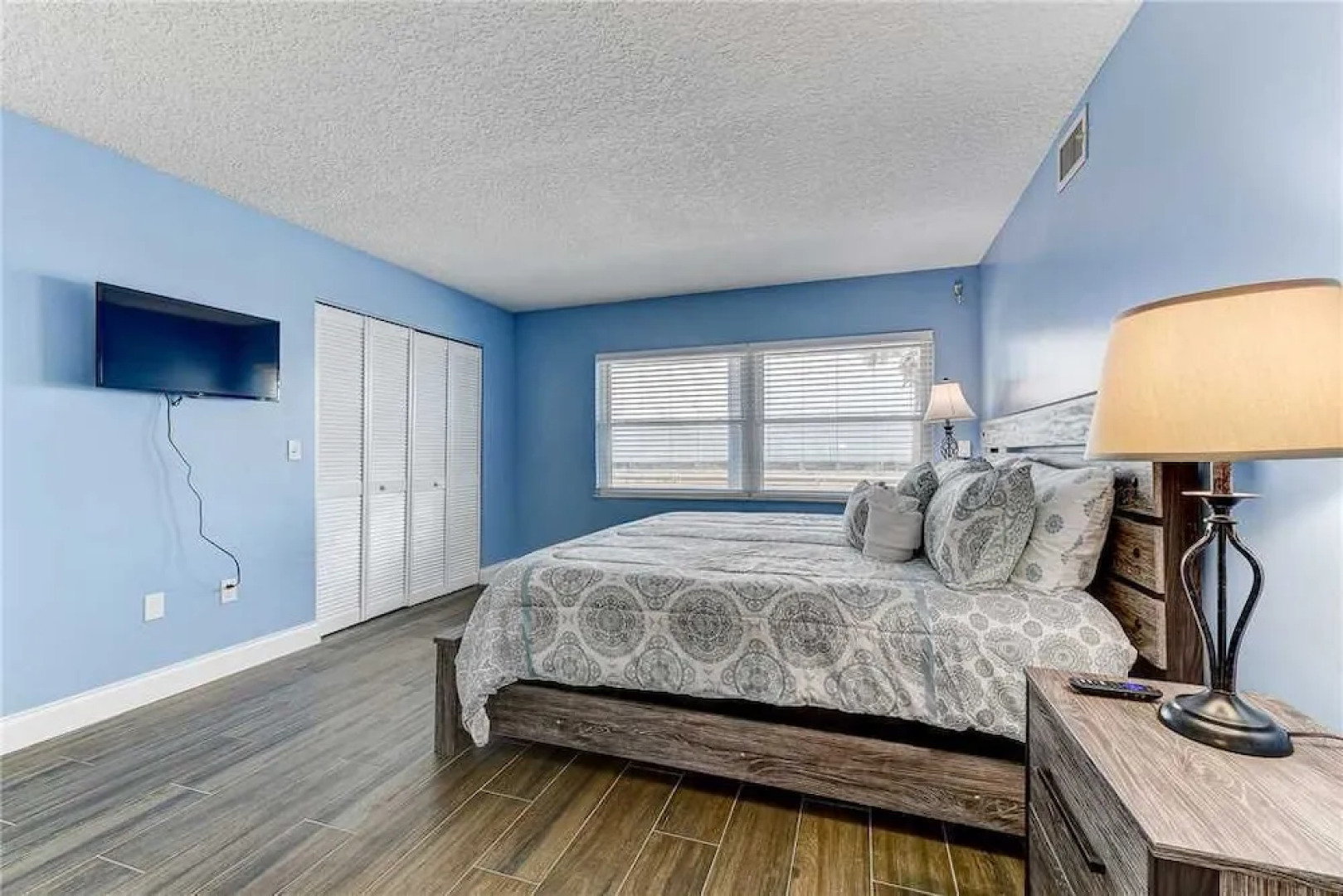 Island Retreat Lower A, Beach Front, 2 Bedrooms, Sleeps 6