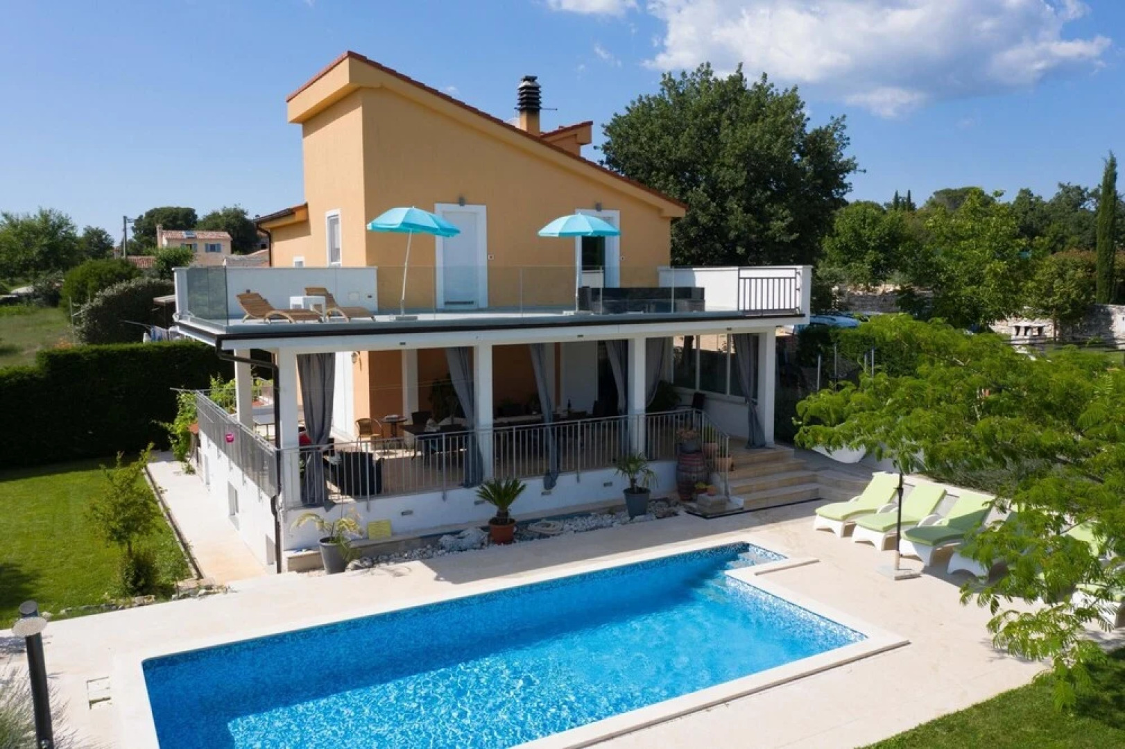 Villas in Kanfanar With 4 Bedrooms and 5 Bathrooms