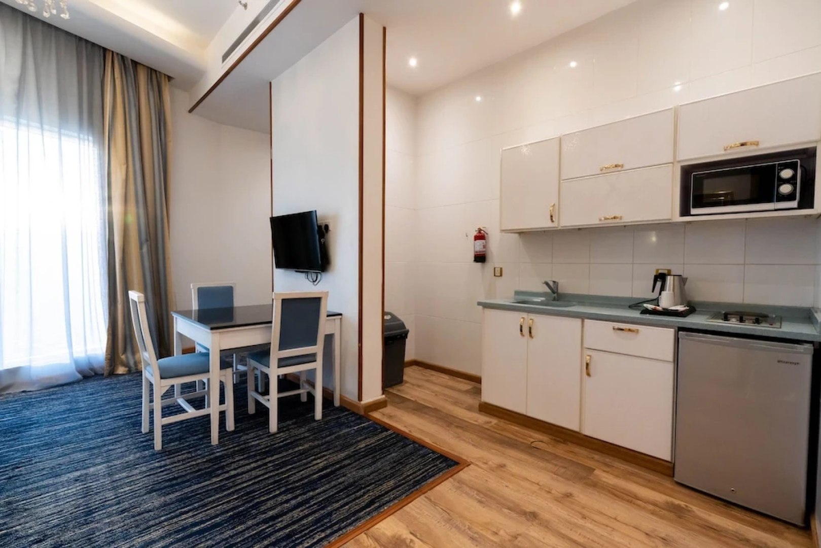 Platinum Alkhamseen Serviced Apartments