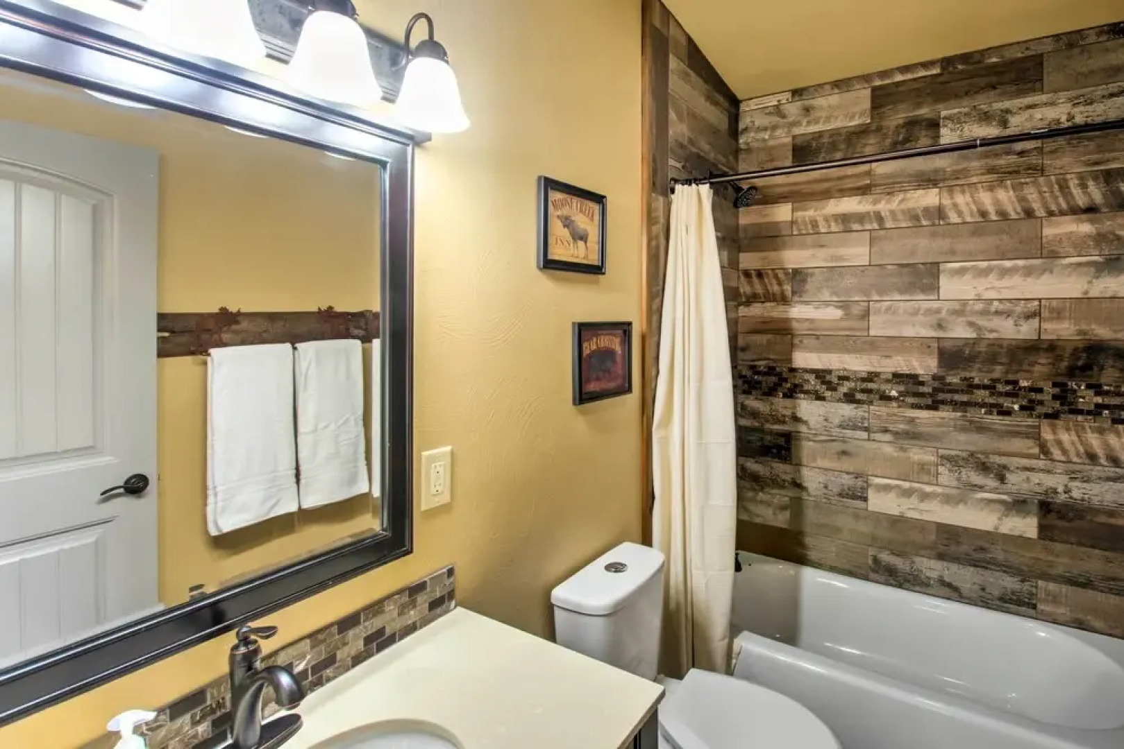 Lovely Livingston Loft w/ Mountain & River Views!