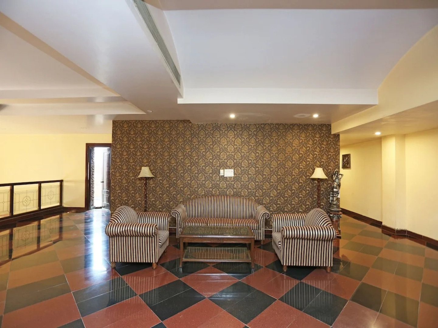 OYO 16565 Karnal Haveli