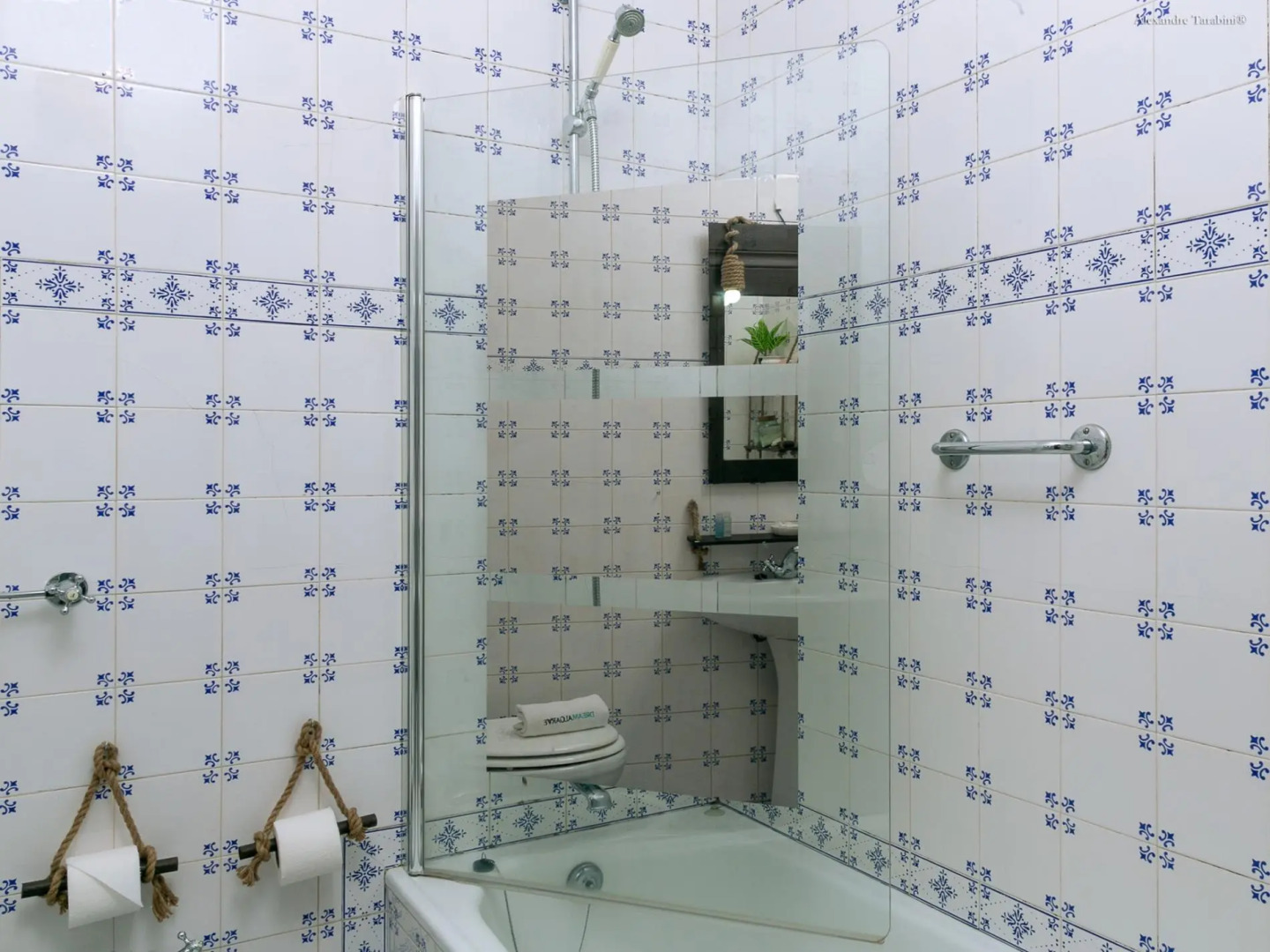 A18 - Chimney Townhouse in Historic Center