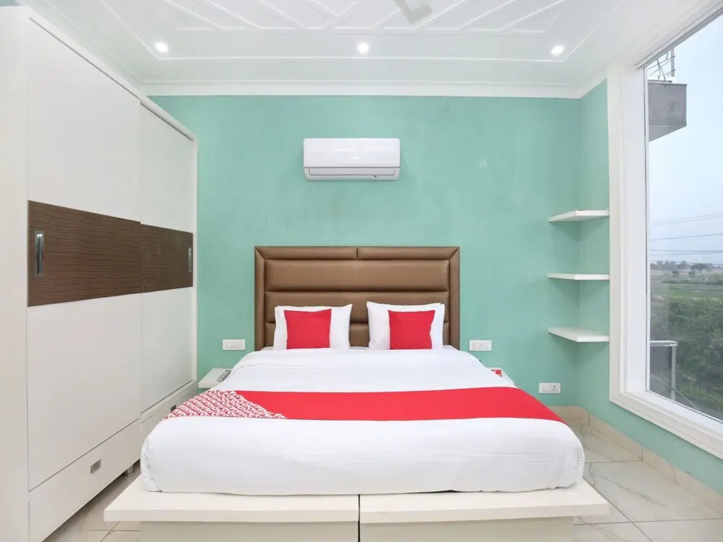 OYO 13130 Dream Nest