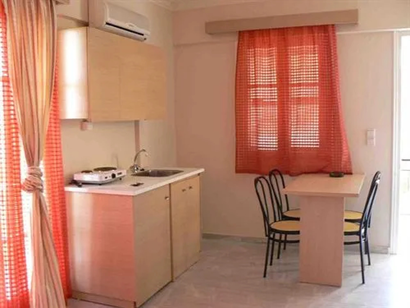 Happyland Hotel Apartments