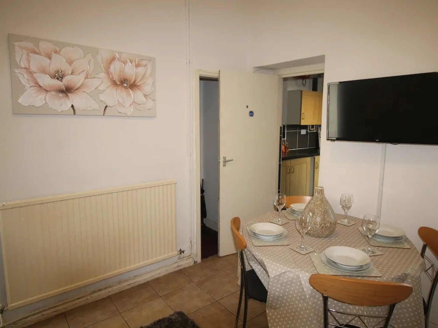 Rickard Street 4 Bed House Near J32 and M4 by Cardiff Holiday Homes