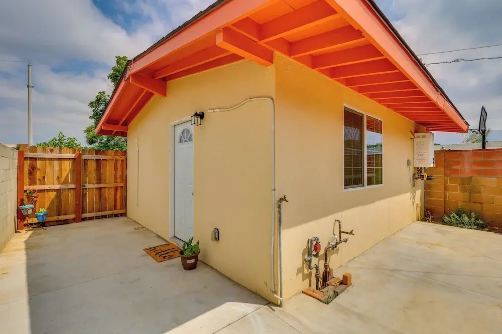 Sleek San Fernando Studio ~ 14 Mi to Universal