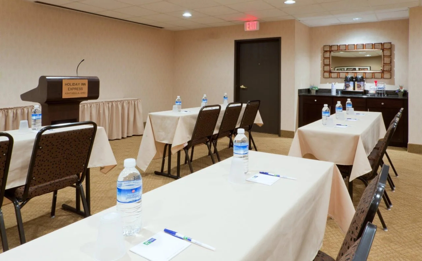 Holiday Inn Express Hotel & Suites Ashtabula