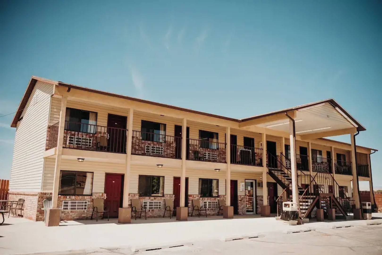 Whispering Sands Motel