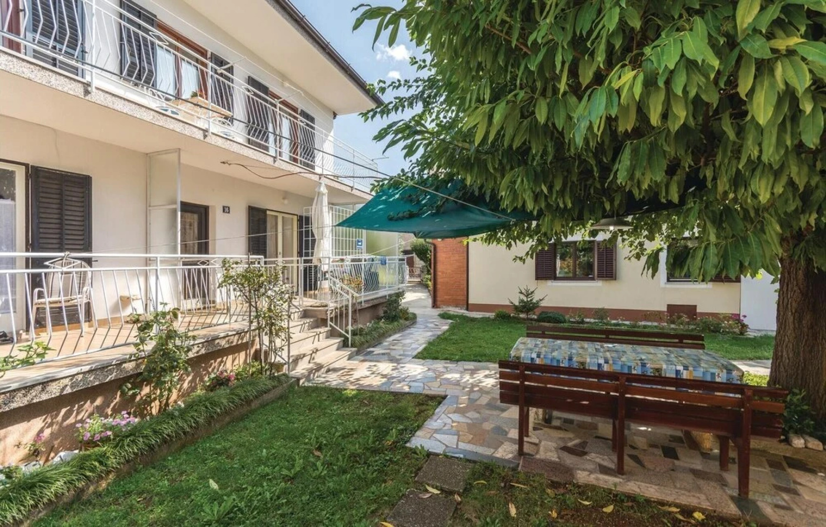 Beautiful Home in Lovrecica With Wifi and 2 Bedrooms