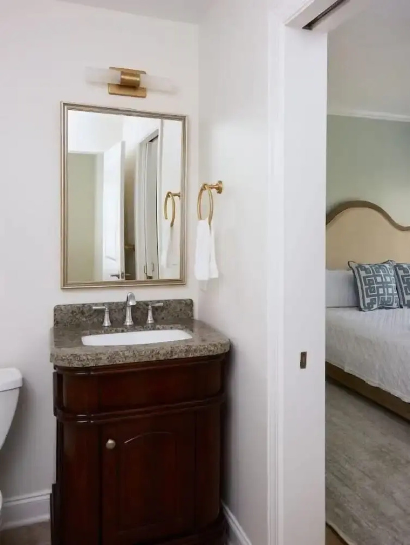 May River Breeze! 3-story Townhouse in Old Town's Promenade