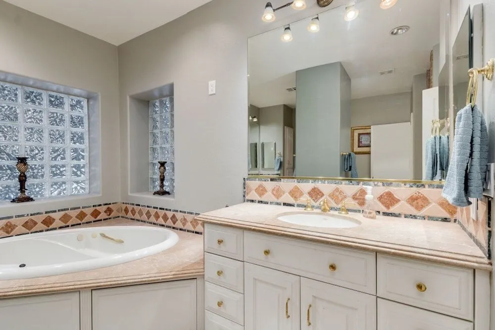 Stunning Waterfront Paradise! Sleeps 16! Heated Pool/Spa and Lots of Fun! by RedAwning