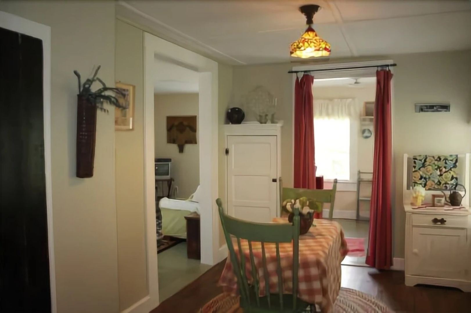 Sweet Pea Cottage - Two Bedroom Home