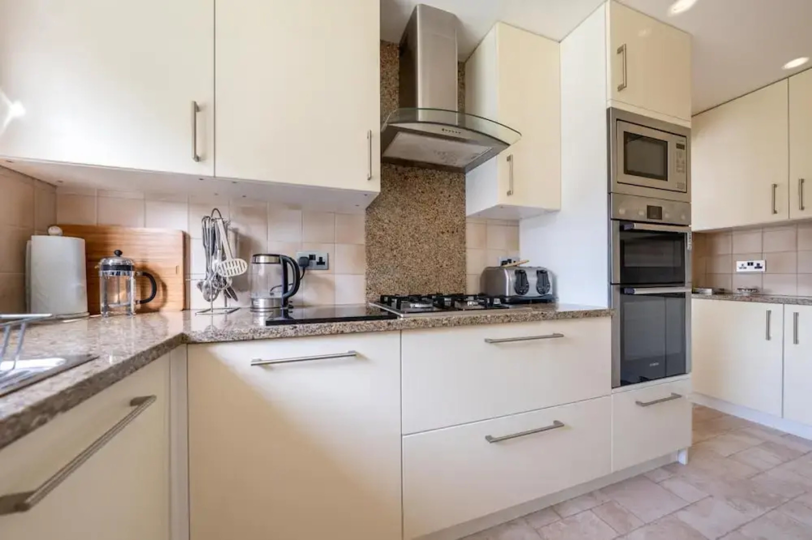 NEW 3BD Flat in the Heart of Bushey