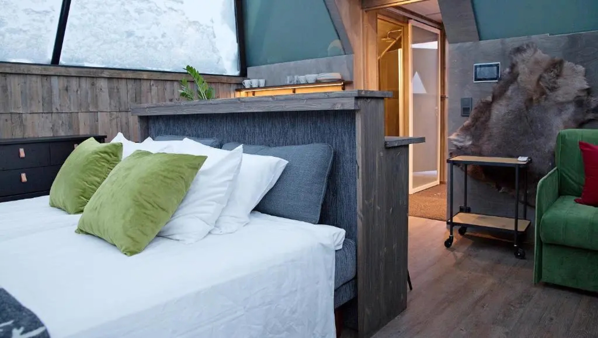 Aurora Pyramid Glass Igloos